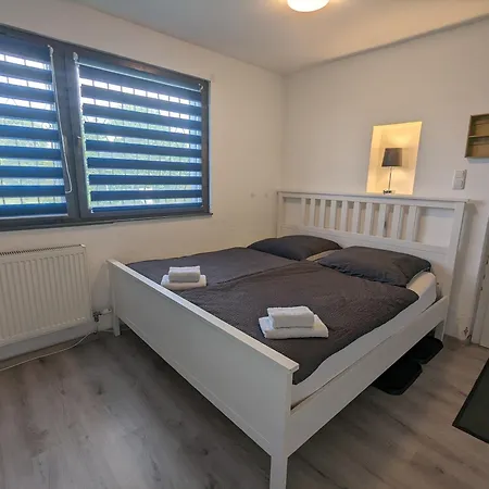 Lovely With Free Parking On Premisis Apartment *